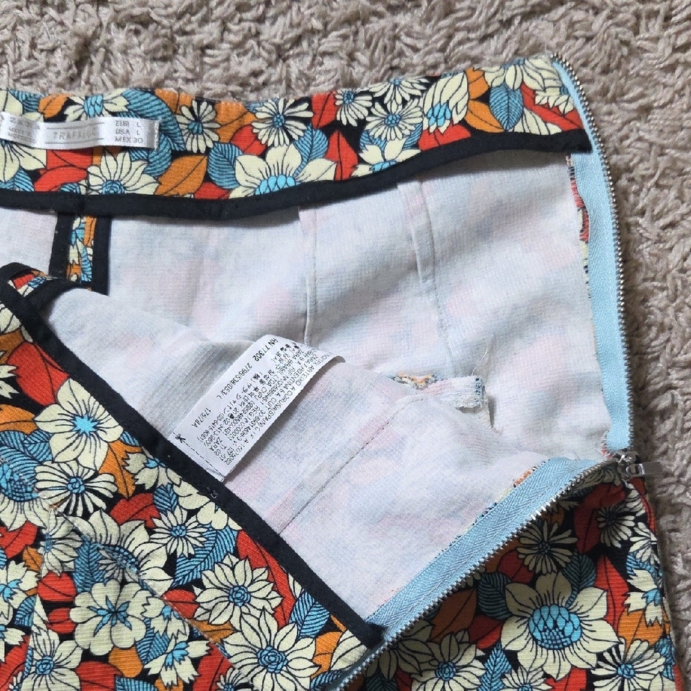 Zara Trafaluc High Waist Floral Women's Shorts - Multicolor, Size Large - Picture 3 of 7